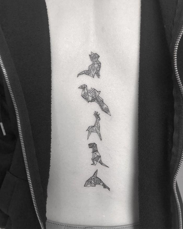 Un tatuaggio a origami per la schiena - Tatuaggi per la spina dorsale, i più belli per la tua schiena