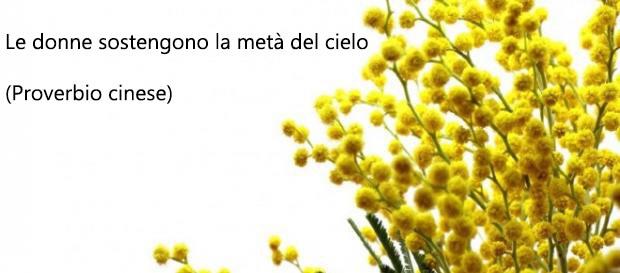 Un frase famosa e un fiore di mimosa - Immagini per la Festa della Donna