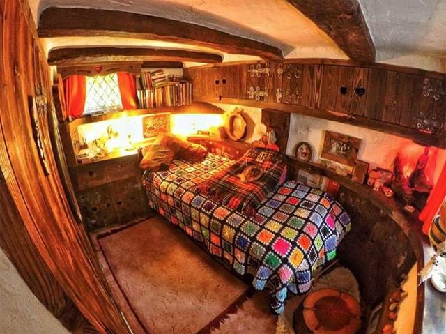 Una stanza da letto della casa di Bilbo in Scozia