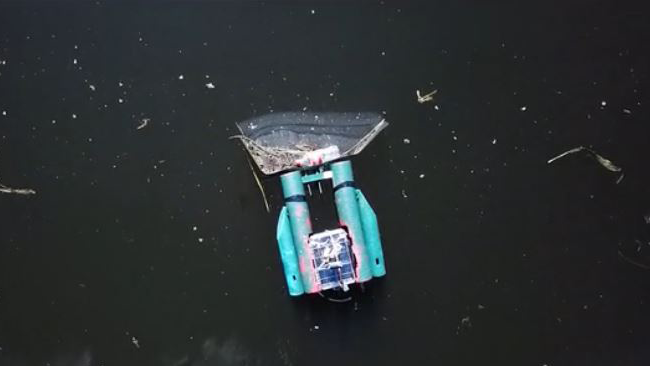 Trashbot Game, il progetto che mira a pulire i fiumi con un robot Il Trashbot in azione