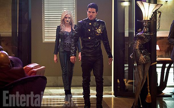 Caitlin Snow’s (Danielle Panabaker) and Ronnie Raymond’s (Robbie Amell) alter egos di Earth-2