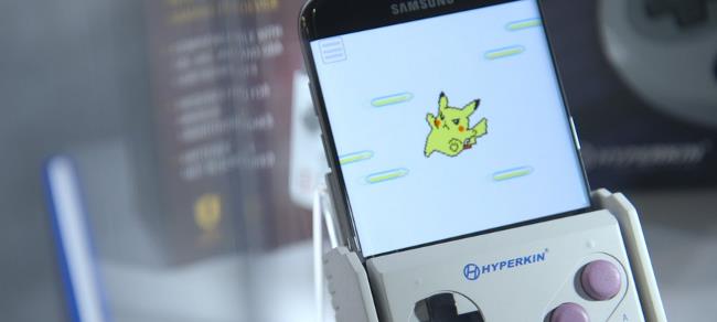 Con SmartBoy puoi giocare al Game Boy sul tuo smartphone Un modello di SmartBoy