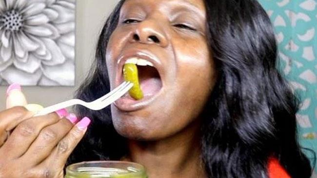 La donna che mangia rumorosamente su YouTube Spirit Payton è diventata una star di YouTube