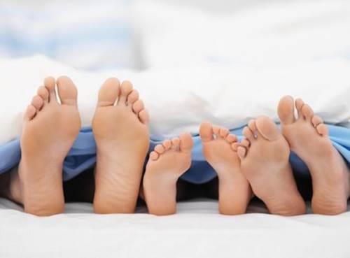 Quanto dormono gli italiani? Oggi è la giornata del sonno Tre piedi sotto le coperte