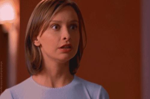 GIF Ally MCBeal imbarazzata