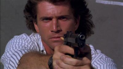 Martin Riggs in una scena di Arma Letale