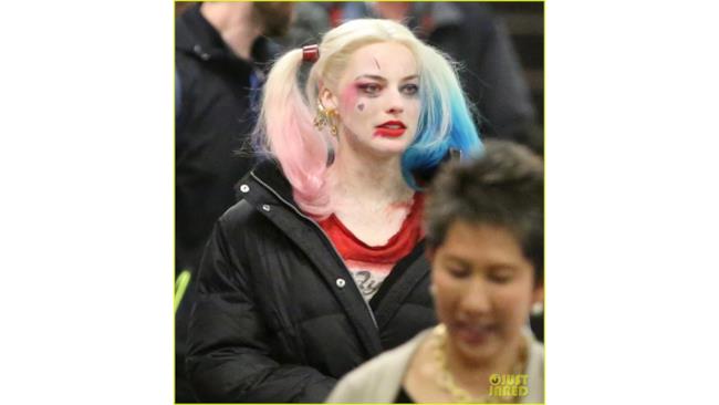 Harley Quinn sul set di Suicide Squad in make up da Harley Quinn