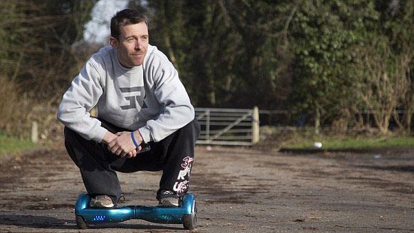 Il nuovo mezzo di trasporto AirBoard ti aiuterà a essere pigro AirBoard in un'immagine del video promozionale