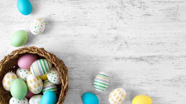 Le migliori immagini da scaricare gratis e condividere per i tuoi auguri di Pasqua Un cesto con uova pasquali