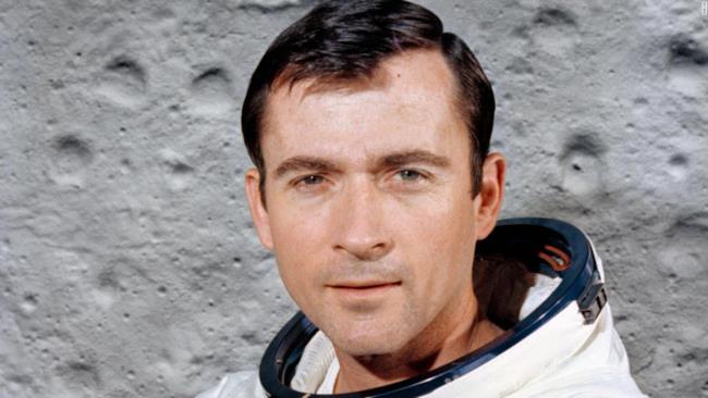 Morto John Young, l’astronauta dei record sgridato per un sandwich L'astronauta John Young