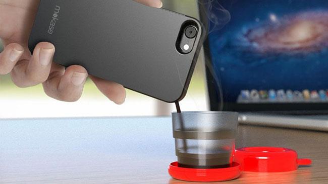 Mokase, la cover dello smartphone ti fa il caffè La cover Mokase che prepara il caffè