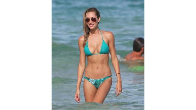 Lauren Stoner in bikini verde