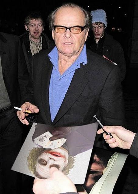 Un audace fan chiede a Jack Nicholson l'autografo su una foto del Joker di Heath Ledger