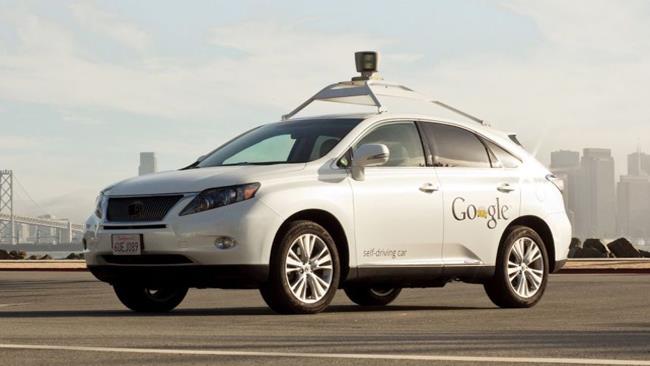 Google driverless car: depositato un brevetto di un sistema collante salva pedoni Google driverless car