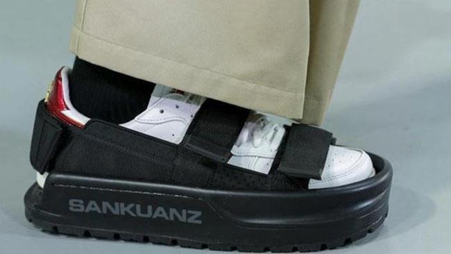 I sandali per le scarpe da ginnastica Un particolare dei fantastici sandali per scarpe da ginnastica