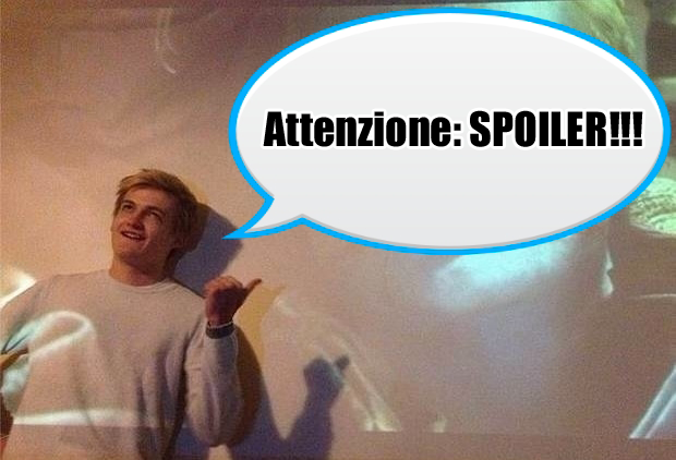 Jack Gleeson, l'attore che interpreta Joffrey Baratheon, in un photobomb di sé stesso... Jack Gleeson davanti a un frame di Joffrey Baratheon