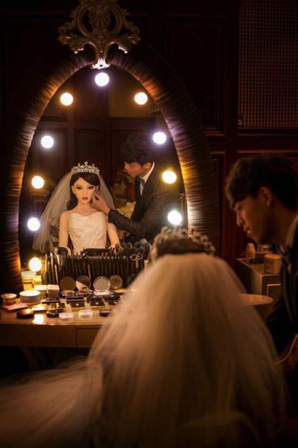 La bambola si prepara per il matrimonio
