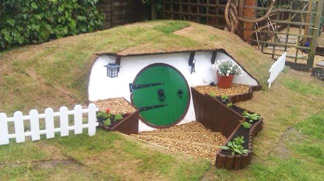 Casa sotto terra in vero stile hobbit Una dimora costruita in giardino per ricordare i film di Tolkien