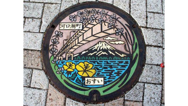 Un ponte e sotto il Monte Fuji
