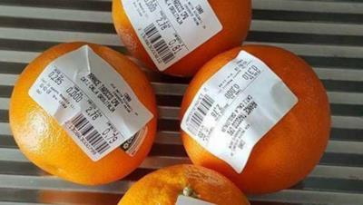 Etichette su dei frutti
