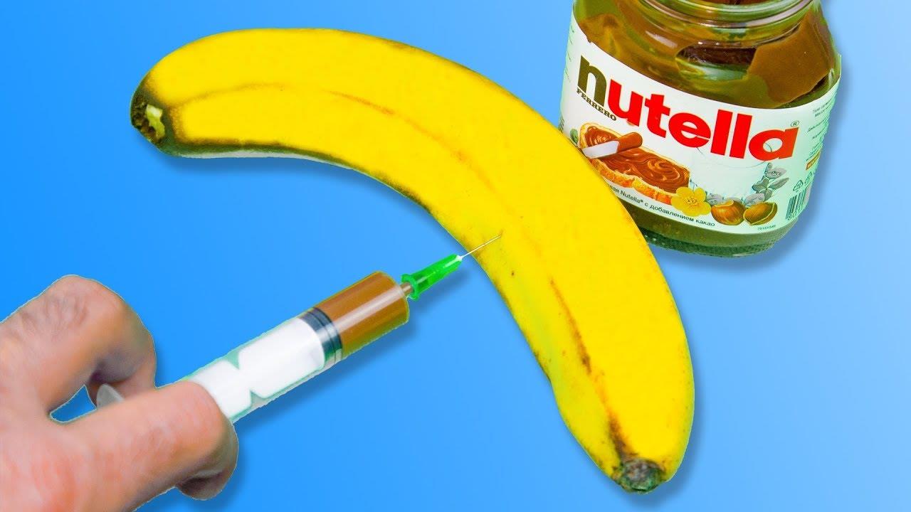Una siringa ripiena di Nutella infilzata in una banana