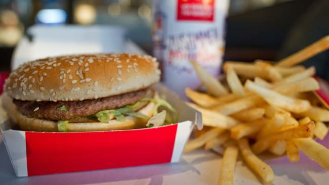 Un uomo di 64 anni ha mangiato 30 mila Big Mac 30 mila è il record di Big Mac mangiati da Don Gorske
