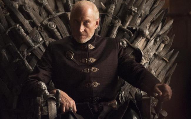 Charles Dance suggerisce l'arrivo di un film di Game of Thrones Charles Dance nel ruolo di Tywin Lannister