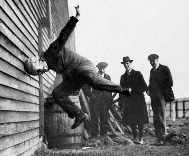 Immagine che raffigura il collaudo di un casco da football americano