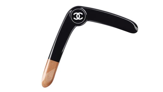 Il boomerang griffato chanel Il boomerang griffato Chanel da 1260 Euro