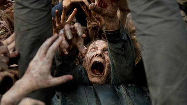 Ecco i nuovi zombie della sesta stagione di The Walking Dead Un'orda zombie in The Walking Dead