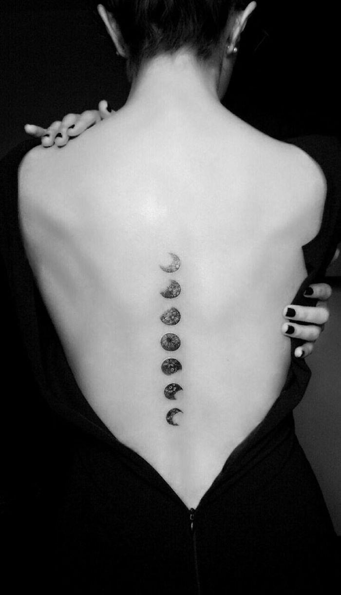 Le fasi lunari tatuate sulla schiena - Tatuaggi per la spina dorsale, i più belli per la tua schiena