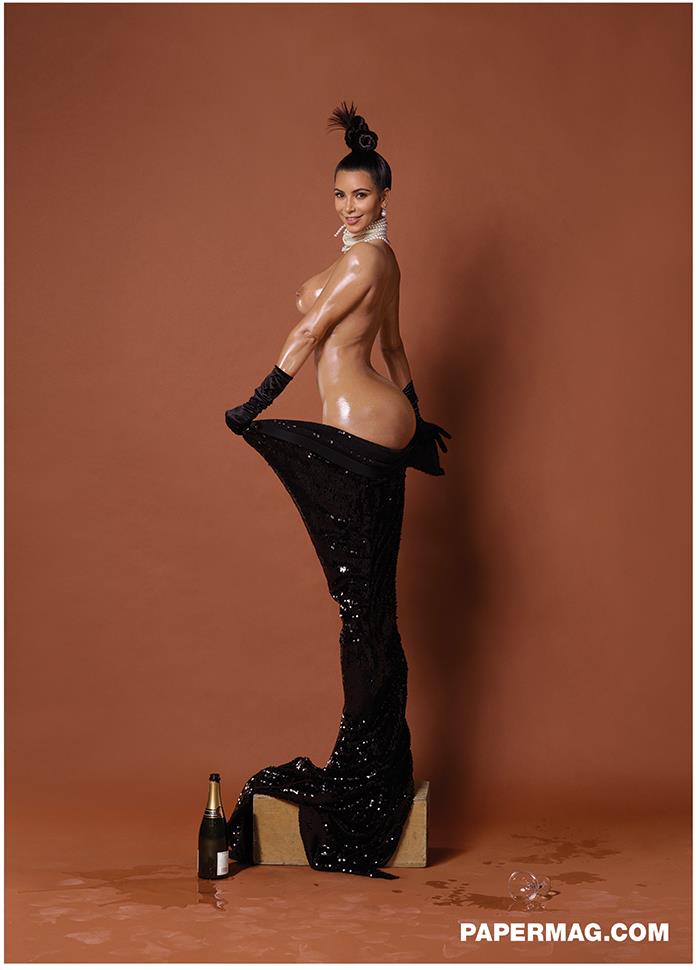 Kim Kardashian di tre quarti per Paper Magazine