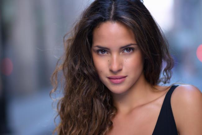 Adria Arjona, Dorothy nella serie TV Emerald City