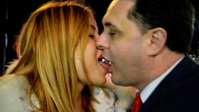 Sara Tommasi è incinta di Andrea Diprè (forse) Sara Tommasi e Andrea Diprè limonano