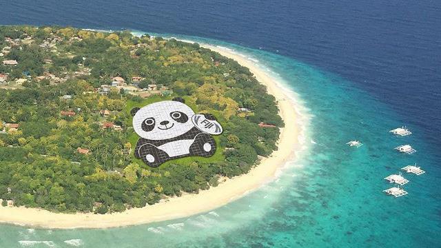 Foto dall'alto del simpatico panda formato da pannelli solari.