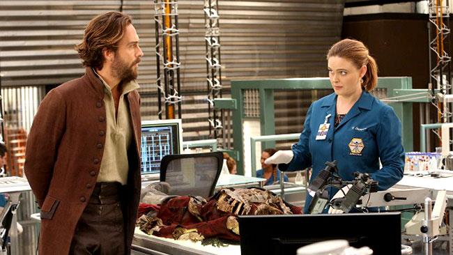 Primi video del crossover tra Bones e Sleepy Hollow Brennan e Crane nel crossover tra Bones e Sleepy Hollow