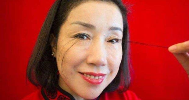 You Jianxia, la donna con le ciglia più lunghe del mondo You Jianxia, la donna che detiene il record per le ciglia più lunghe del mondo