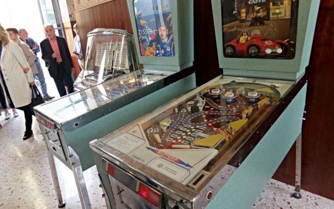 Flipper a tema Wes Anderson nel Bar Luce