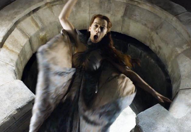 Lysa Arryn cade dalla Porta della Luna