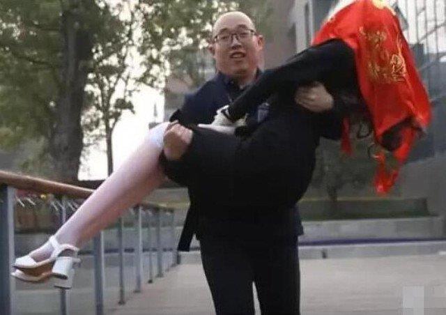 Zheng con sua moglie robot