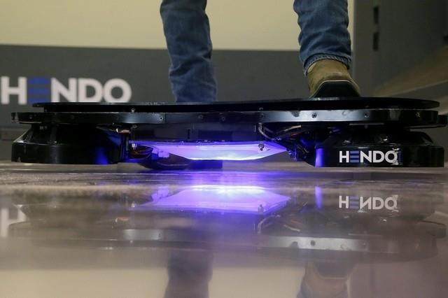 La hoverboard Hendo è il primo vero skateboard volante La hoverboard Hendo