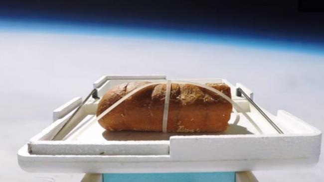 Il pane all'aglio lanciato nello spazio Il pane all'aglio