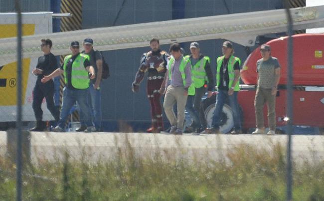 Robert Downey Jr sul set di Captain America: Civil War con la Bleeding Edge Armor