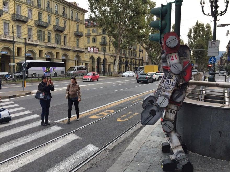 Una foto della scultura