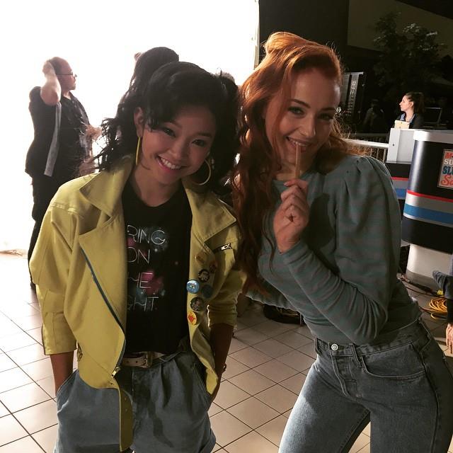 Jean Grey (Sophie Turner) e Lana Condor (Jubilee) sul set di X-Men: Apocalypse
