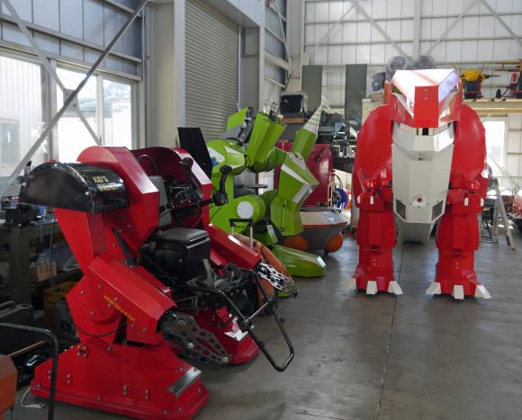 Chi non vorrebbe guidare un dinosauro robot?