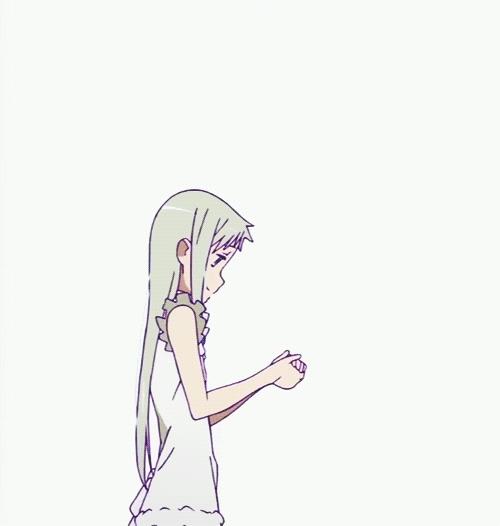 Una ragazza che fa volare via dei cuori