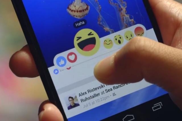 Reactions: il tasto per esprimere 6 nuove emozioni Screenshot del nuovo tasto Reactions introdotto da Facebook