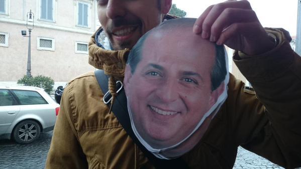 Al Magalli Flash Mob davanti al Quirinale c'era anche Giancarlo Una macherda del Flash Mob dedicato a Magalli