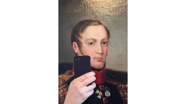 dipinto di un generale che si fa un selfie